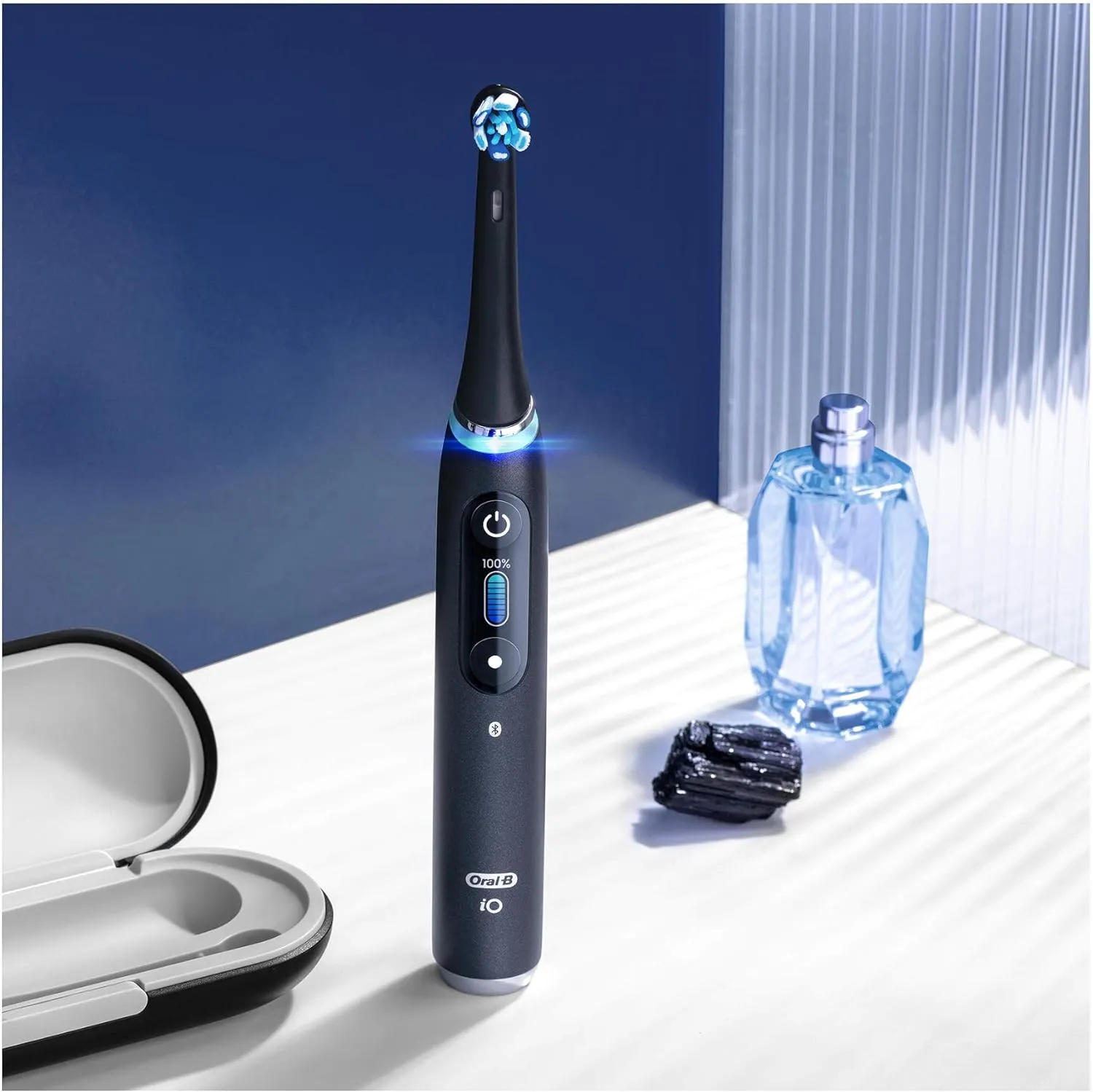 Oral-B iO Ultimate Clean Electric Toothbrush Head, Twisted & Angled Bristles for Deeper Plaque Removal, Pack of 2 Toothbrush Heads, Black