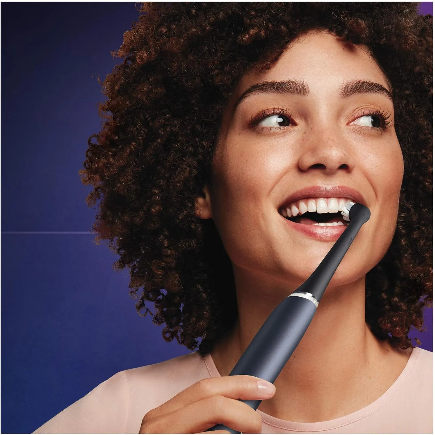 Oral-B iO Ultimate Clean Electric Toothbrush Head, Twisted & Angled Bristles for Deeper Plaque Removal, Pack of 2 Toothbrush Heads, Black
